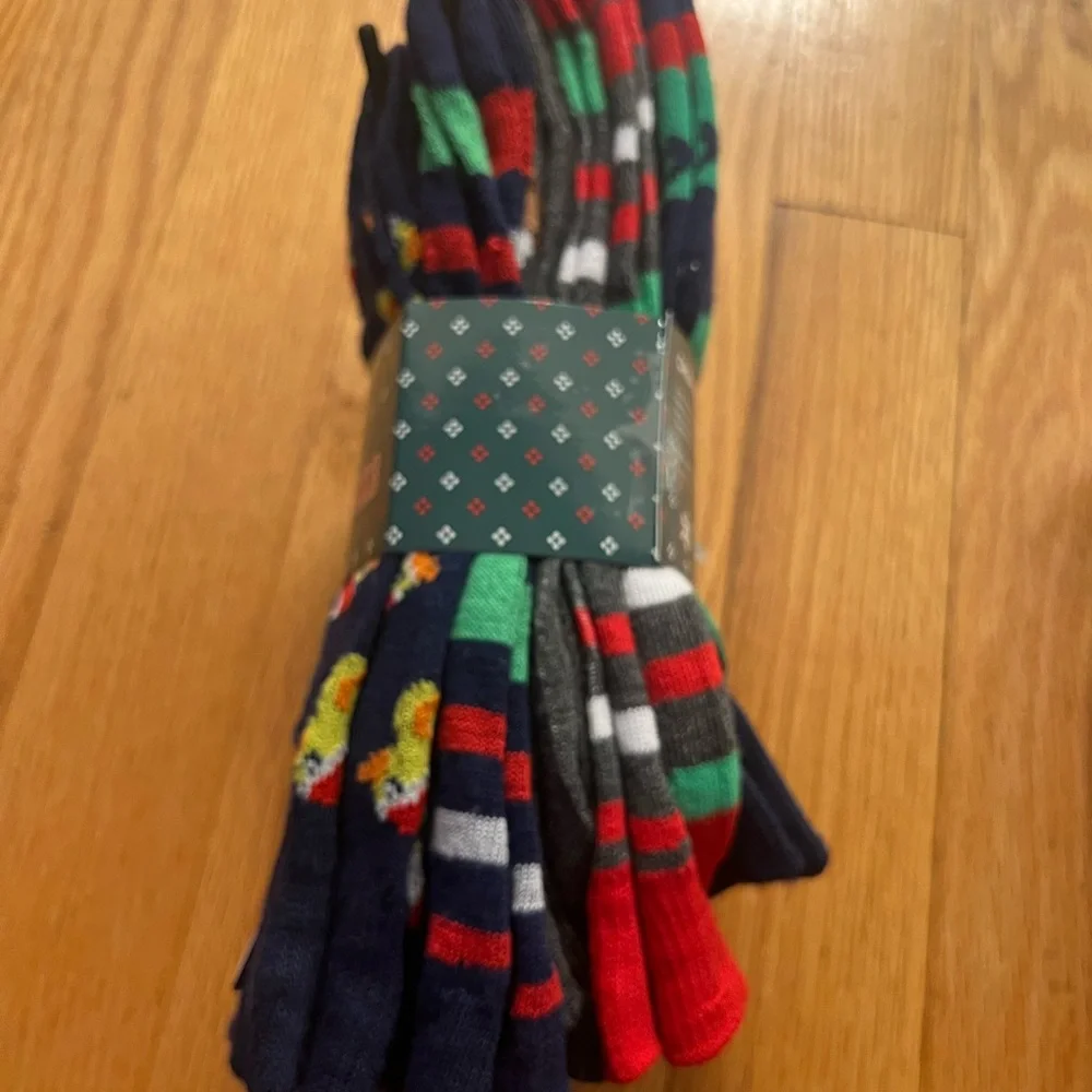 4 pair holiday Christmas Socks